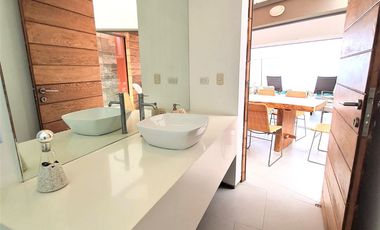 Alquiler casa en Playa La Escondida , Asia. Vista directa al Mar, con piscina