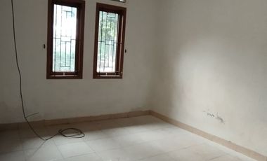 Dijual Rumah Jalan utama komplek Bumi sariwangi 1