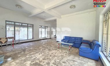 Dijual/Disewakan Rumah dengan Halaman Luas di Depan RS Yasmin Banyuwangi