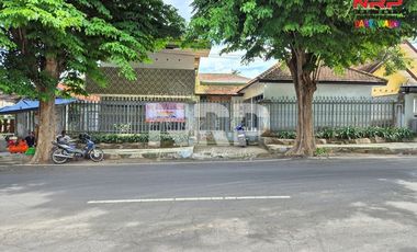 Dijual/Disewakan Rumah dengan Halaman Luas di Depan RS Yasmin Banyuwangi