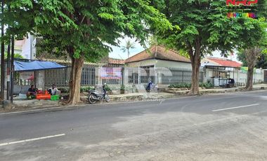 Dijual/Disewakan Rumah dengan Halaman Luas di Depan RS Yasmin Banyuwangi