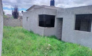 TERRENO CON CASA EN OBRA NEGRA EN PACHUQUILLA