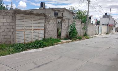 TERRENO CON CASA EN OBRA NEGRA EN PACHUQUILLA