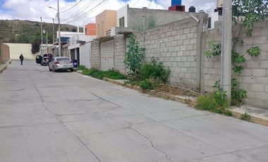TERRENO CON CASA EN OBRA NEGRA EN PACHUQUILLA