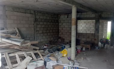 TERRENO CON CASA EN OBRA NEGRA EN PACHUQUILLA