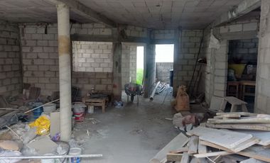 TERRENO CON CASA EN OBRA NEGRA EN PACHUQUILLA
