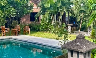 FOR SALE VILLA WITH LARGE GARDEN AND SWIMMING POOL WITH SEA VIEW AT GIANYAR BALI