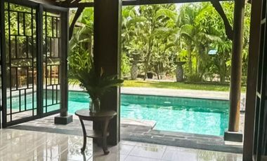 FOR SALE VILLA WITH LARGE GARDEN AND SWIMMING POOL WITH SEA VIEW AT GIANYAR BALI