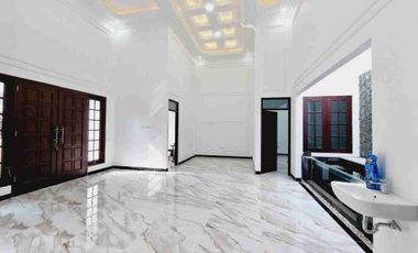 Rumah Mewah Baru American Classic Area Gentan