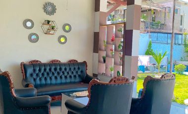 Spacious house with a yard in Meninting, Batu Layar