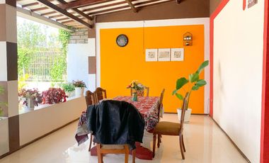 Spacious house with a yard in Meninting, Batu Layar