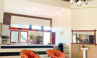 Spacious house with a yard in Meninting, Batu Layar