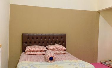 Spacious house with a yard in Meninting, Batu Layar