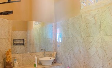 House for rent with spacious yard in Meninting, Batu Layar