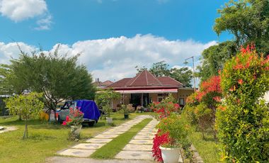 House for rent with spacious yard in Meninting, Batu Layar
