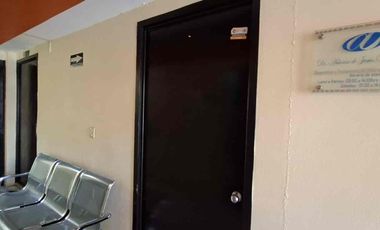 Clínica en venta 8 consultorios con baño cada uno