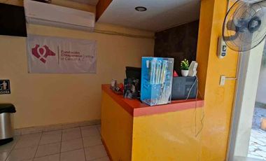 Clínica en venta 8 consultorios con baño cada uno
