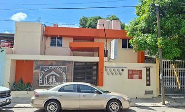 Clínica en venta 8 consultorios con baños incluidos