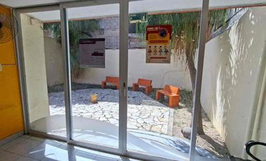 Clínica en venta 8 consultorios con baños incluidos