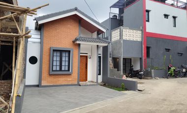 Dijual Cepat Rumah 2lantai di cipageran cimahi dkt Tol Baros sdh shm