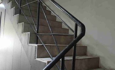 DISEWAKAN RUKO BAGUS 3,5LANTAI PINGGIR JALAN RAYA 2 MOBIL LOWONG TEBET