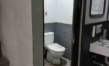 DISEWAKAN RUKO BAGUS 3,5LANTAI PINGGIR JALAN RAYA 2 MOBIL LOWONG TEBET