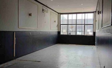 DISEWAKAN RUKO BAGUS 3,5LANTAI PINGGIR JALAN RAYA 2 MOBIL LOWONG TEBET