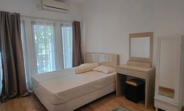 Rumah di sewa Emerald Terrace Bintaro Jaya Sektor 7 Furnish Bersih Terawat