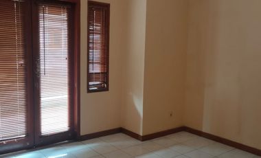 Rumah Hook 2 Lantai Siap Huni di Setraduta Cemara