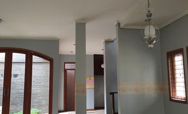 Rumah Hook 2 Lantai Siap Huni di Setraduta Cemara