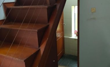 Rumah Hook 2 Lantai Siap Huni di Setraduta Cemara