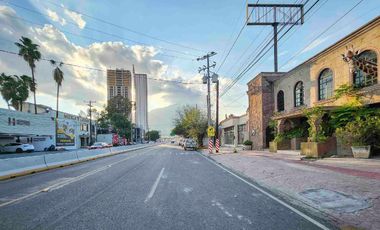 Propiedad en venta sobre Paseo de los Leones en Mitras Centro – 700 m² con Gran Potencial para Desarrolladores