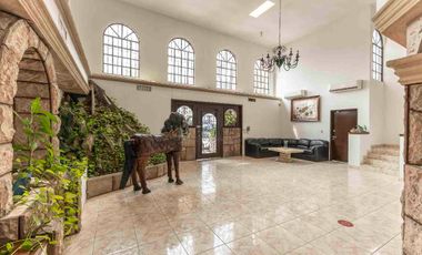 Propiedad en venta sobre Paseo de los Leones en Mitras Centro – 700 m² con Gran Potencial para Desarrolladores