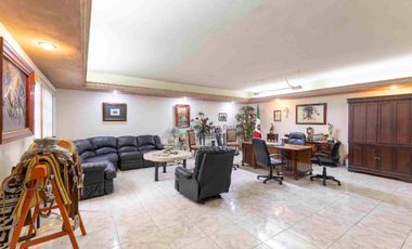 Propiedad en venta sobre Paseo de los Leones en Mitras Centro – 700 m² con Gran Potencial para Desarrolladores