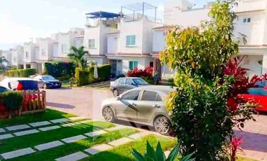 CASA EN VENTA EN CONDOMINIO CON SEGURIDAD Y AMENIDADES