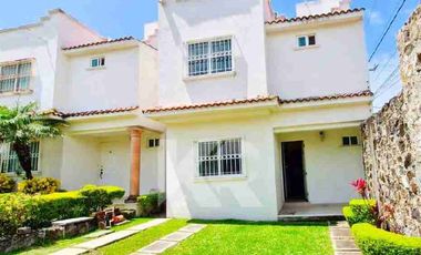 CASA EN VENTA EN CONDOMINIO CON SEGURIDAD Y AMENIDADES