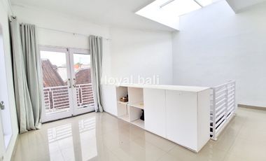 Rumah, Exotic House with White Nuance in Benoa, Bali