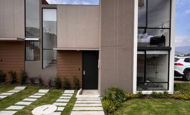 Casas por estrenar TUMBACO Escalon Tumbaco en conjunto dos pisos