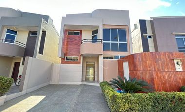 Casa en Alquiler en la Urbanización BeloHorizonte, 3 Habitaciones, 3 Baños, Patio, Piscina, Parques Seguridad,  Vía a la Costa.
