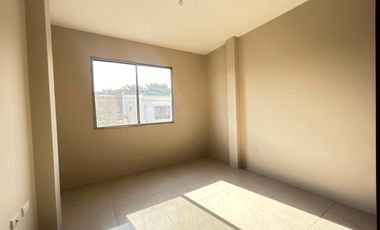 Casa en Alquiler en la Urbanización BeloHorizonte, 3 Habitaciones, 3 Baños, Patio, Piscina, Parques Seguridad,  Vía a la Costa.