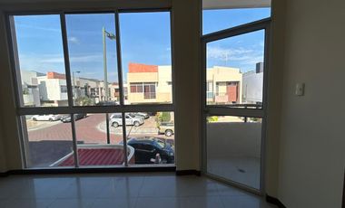 Casa en Alquiler en la Urbanización BeloHorizonte, 3 Habitaciones, 3 Baños, Patio, Piscina, Parques Seguridad,  Vía a la Costa.