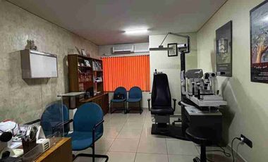 Vende oficina en Centro Medico Insi