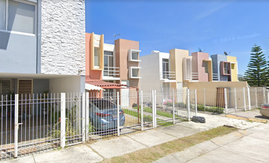 Vive la experiencia de comprar inteligente!! Venta de Casa en Remate Bancario, AV. PASEO RÍO BLANCO, COL. PARQUES DE TESISTÁN, ZAPOPAN JAL