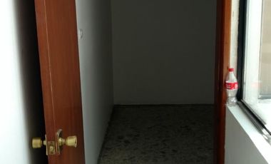 Luminosa oficina en Planta alta, AV Madero Casi esquina Glorieta Revolución