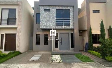 ALQUILER CASA POR ESTRENAR EN URBANIZACIÓN