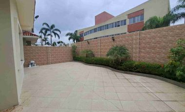 CASA DE VENTA EN URB. VILLA CAPELLA KM 2.5 VÍA SAMBORONDON