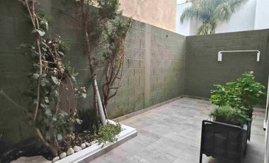 Casa En Renta En Esquina Frente Al Area Verde, Con 3 Reclamas Y Roof Garden, A 5 Minutos De Finsa, Y Autopista. En Cuautlancingo, Puebla