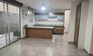 Casa En Renta En Esquina Frente Al Area Verde, Con 3 Reclamas Y Roof Garden, A 5 Minutos De Finsa, Y Autopista. En Cuautlancingo, Puebla