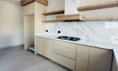 CASA EN RENTA EN DOMINIO CUMBRES