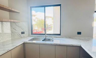 CASA EN RENTA EN DOMINIO CUMBRES